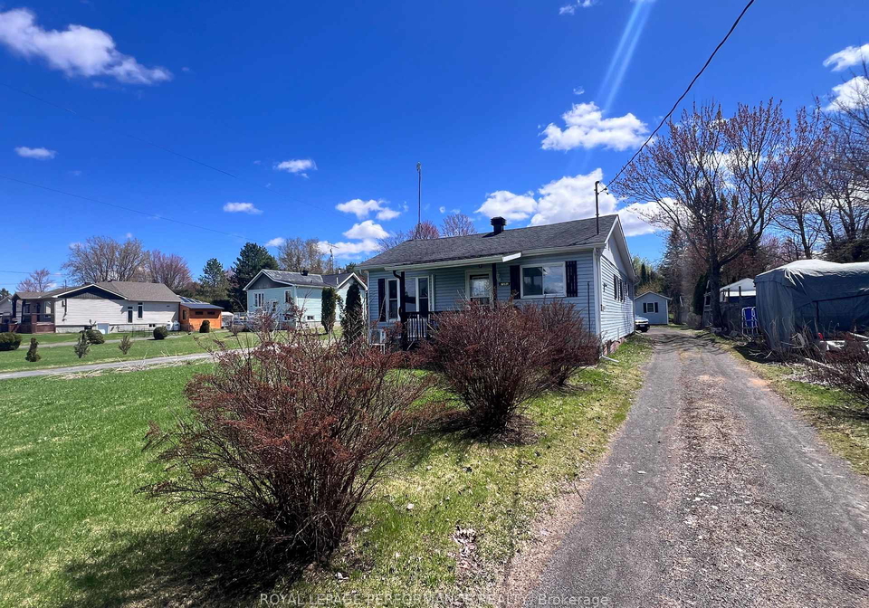 2082-sandy-hill-road-champlain-ontario-x13607806
