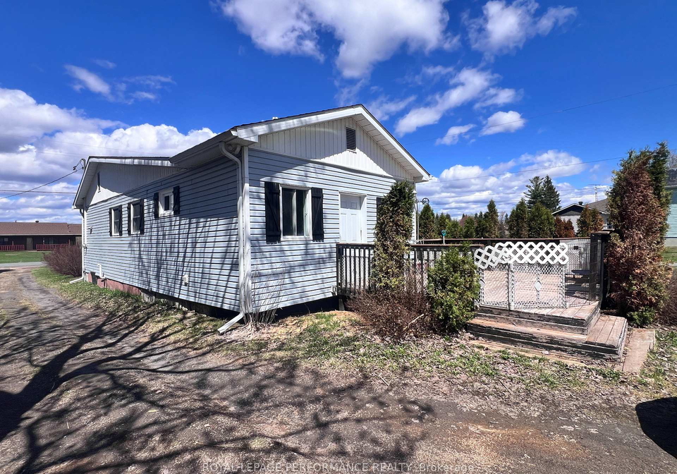 2082-sandy-hill-road-champlain-ontario-x13607806