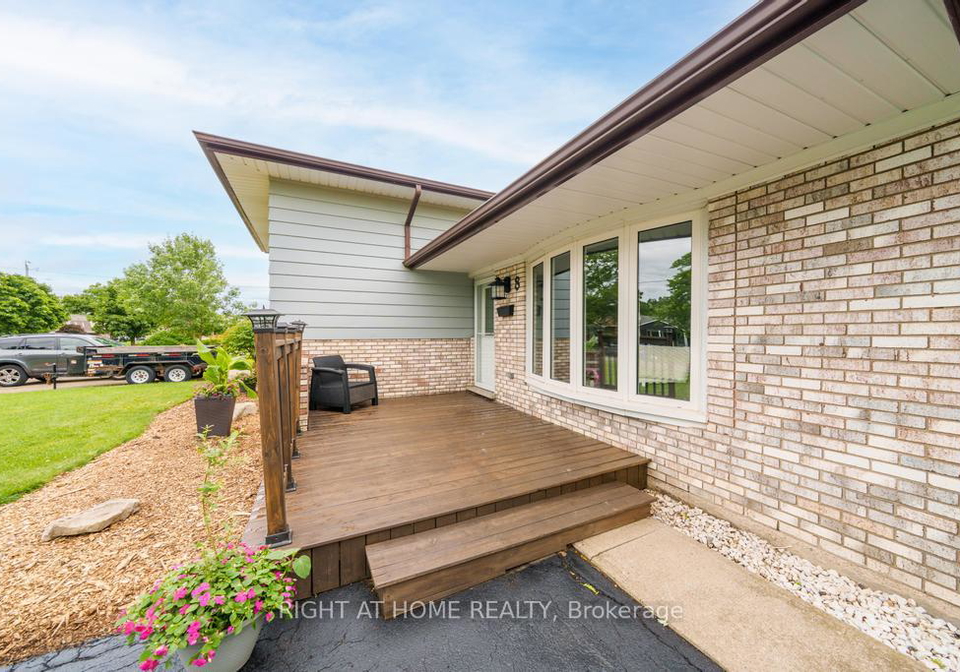 8-acadia-crescent-st-catharines-ontario-x13608178