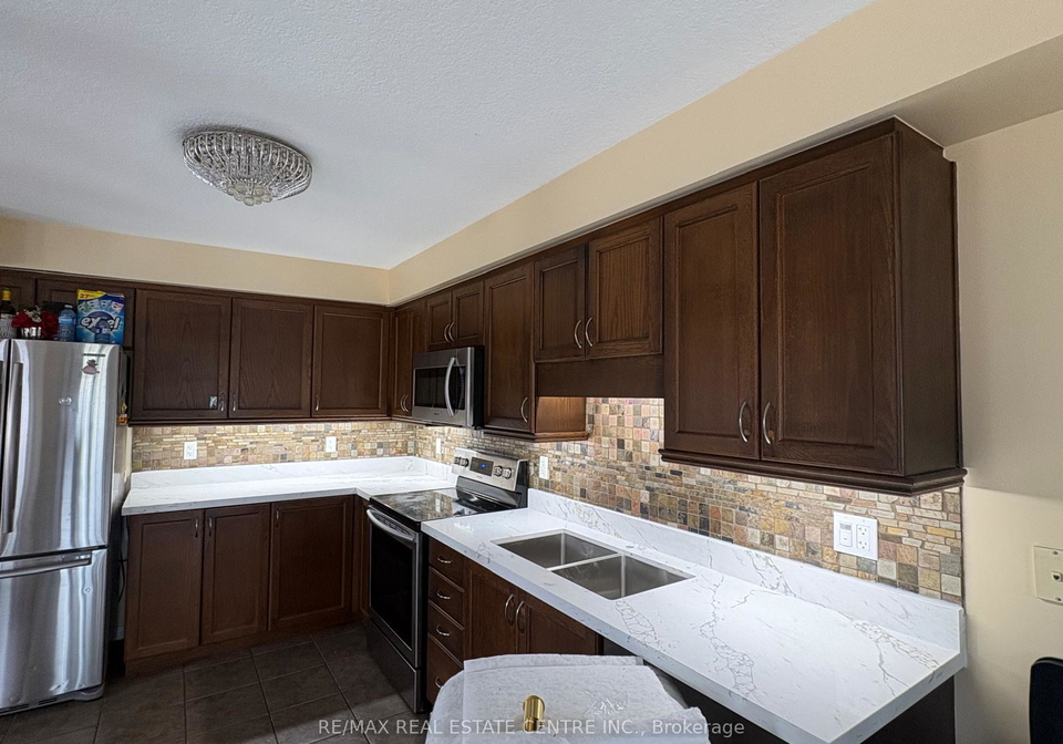 2-sophia-crescent-kitchener-ontario-x13608298