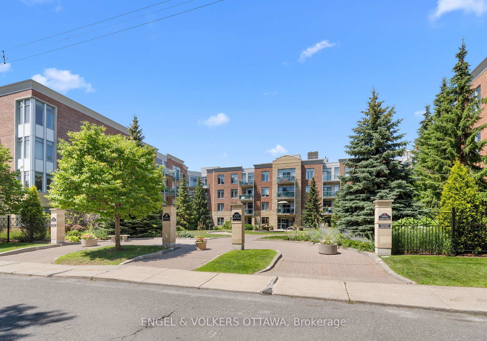 205-bolton-street-ottawa-ontario-x13608392