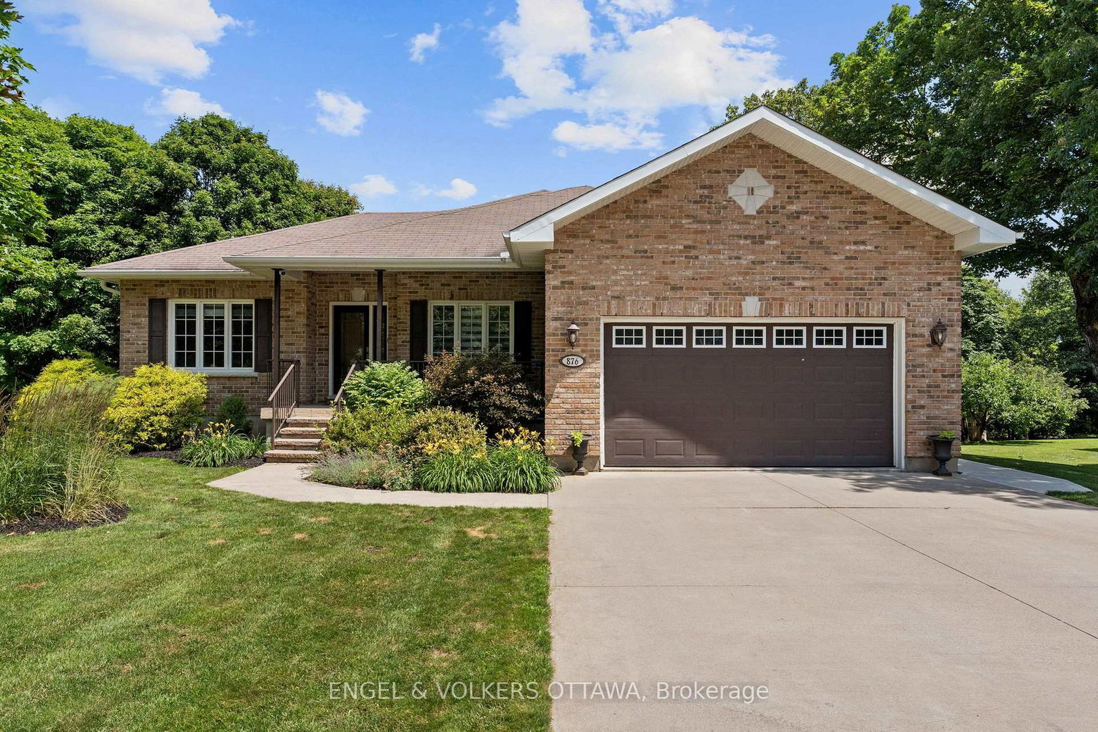 876-center-street-mcnabbraeside-ontario-x13608840