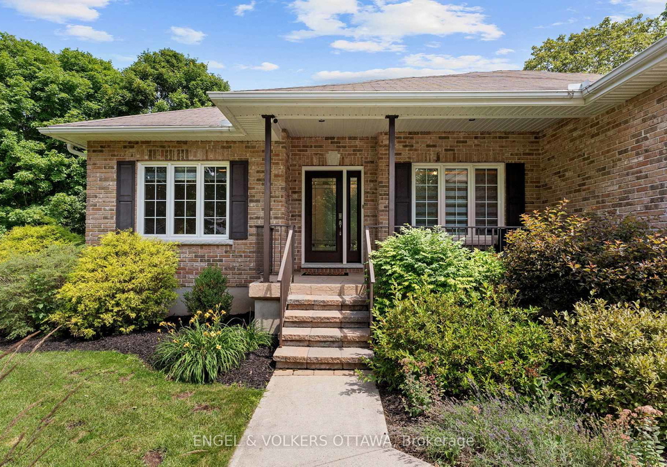 876-center-street-mcnabbraeside-ontario-x13608840