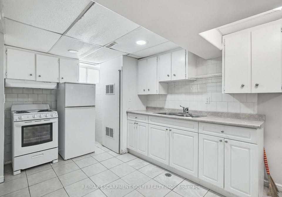 4989-willmott-street-niagara-falls-ontario-x13609254