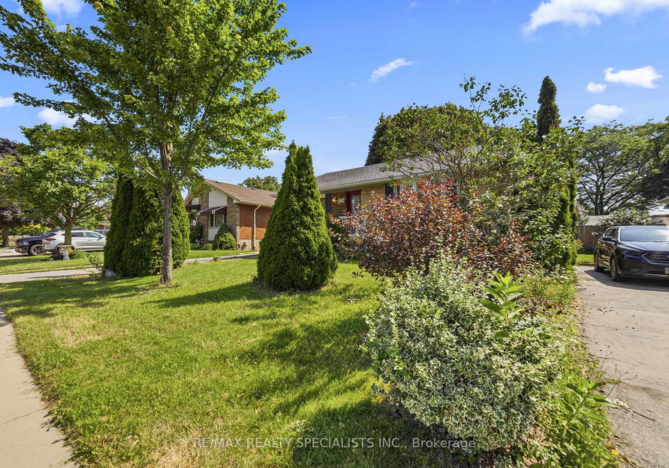 115-kings-forest-drive-hamilton-ontario-x13609342