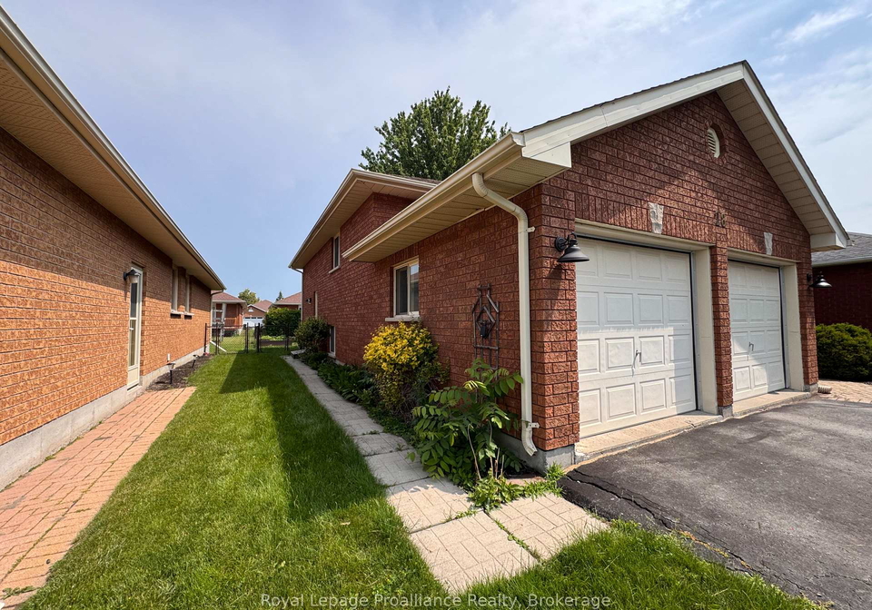 28-oak-ridge-boulevard-belleville-ontario-x13609572