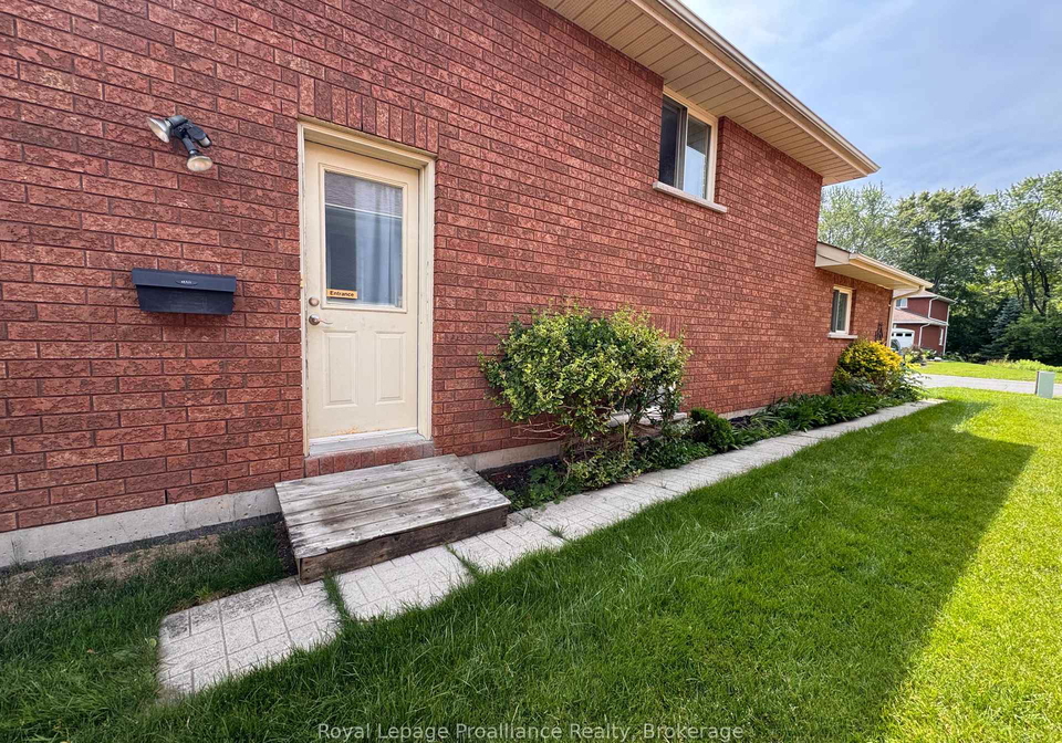 28-oak-ridge-boulevard-belleville-ontario-x13609572