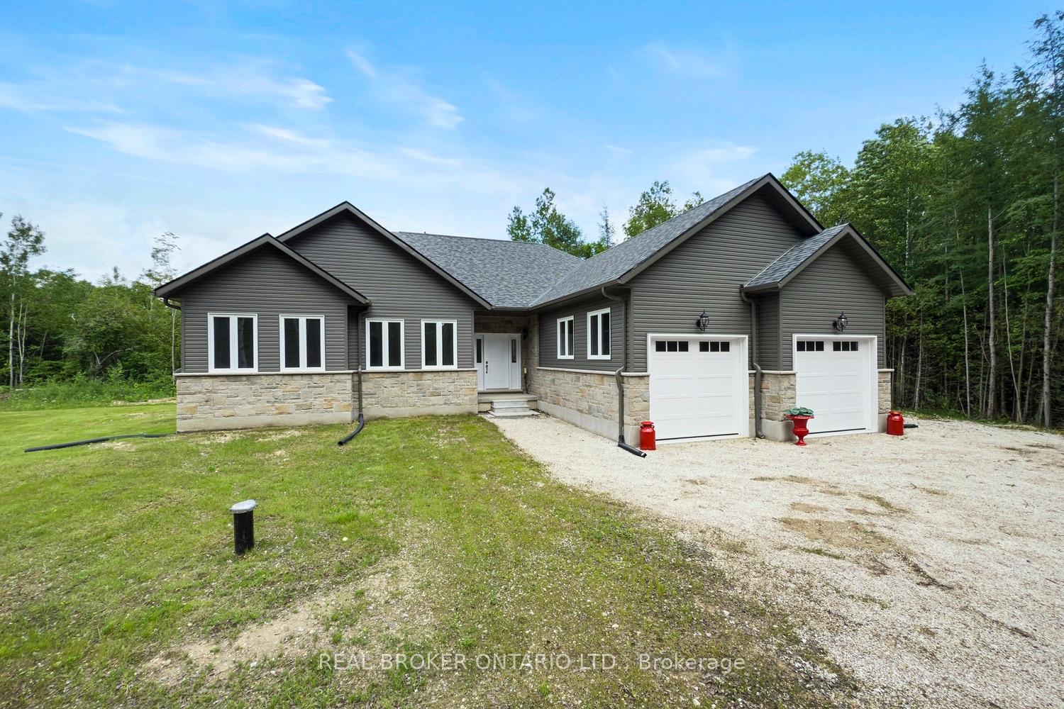734565-west-back-line-grey-highlands-ontario-x13609676