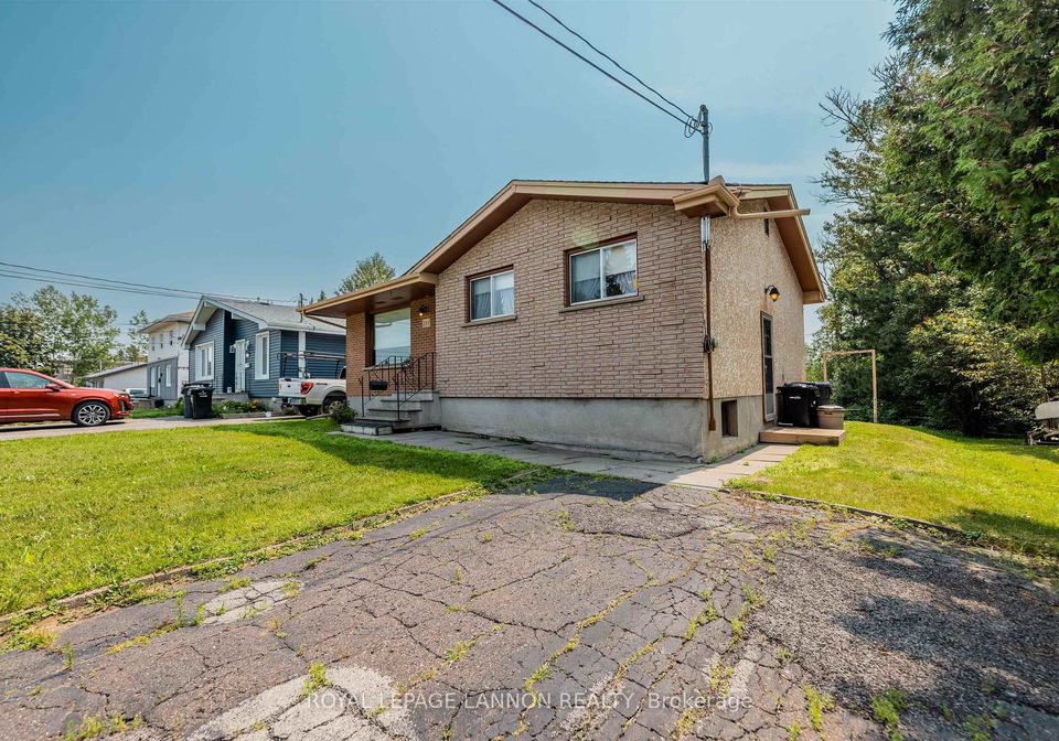 283-carl-avenue-e-thunder-bay-ontario-x13610236
