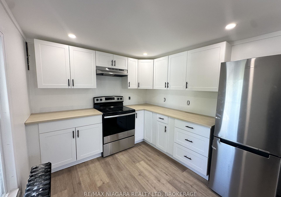 94-crowland-avenue-welland-ontario-x13610246
