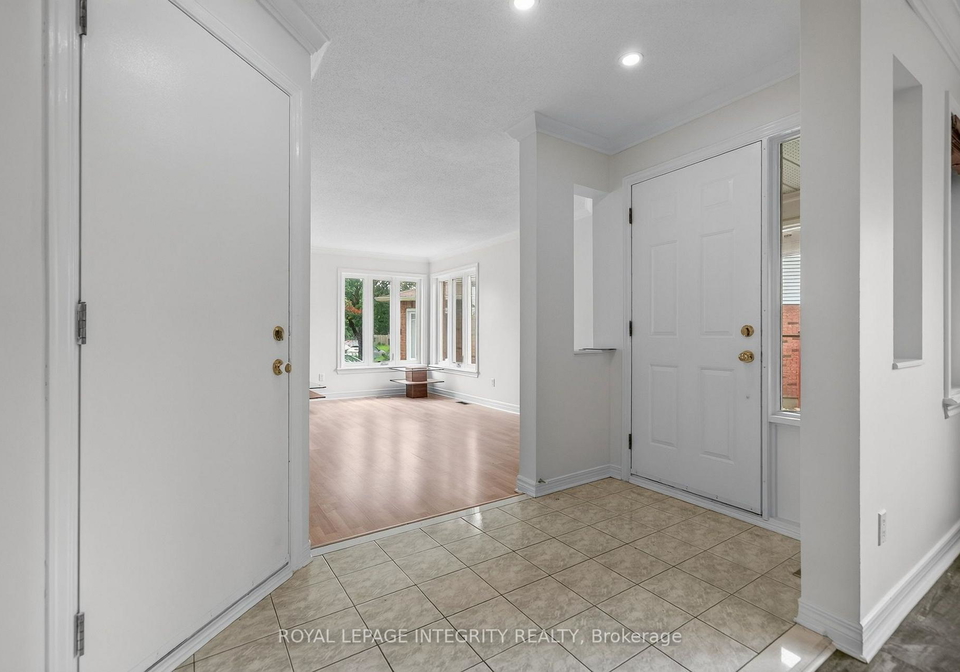 137-hunterswood-crescent-ottawa-ontario-x13610266