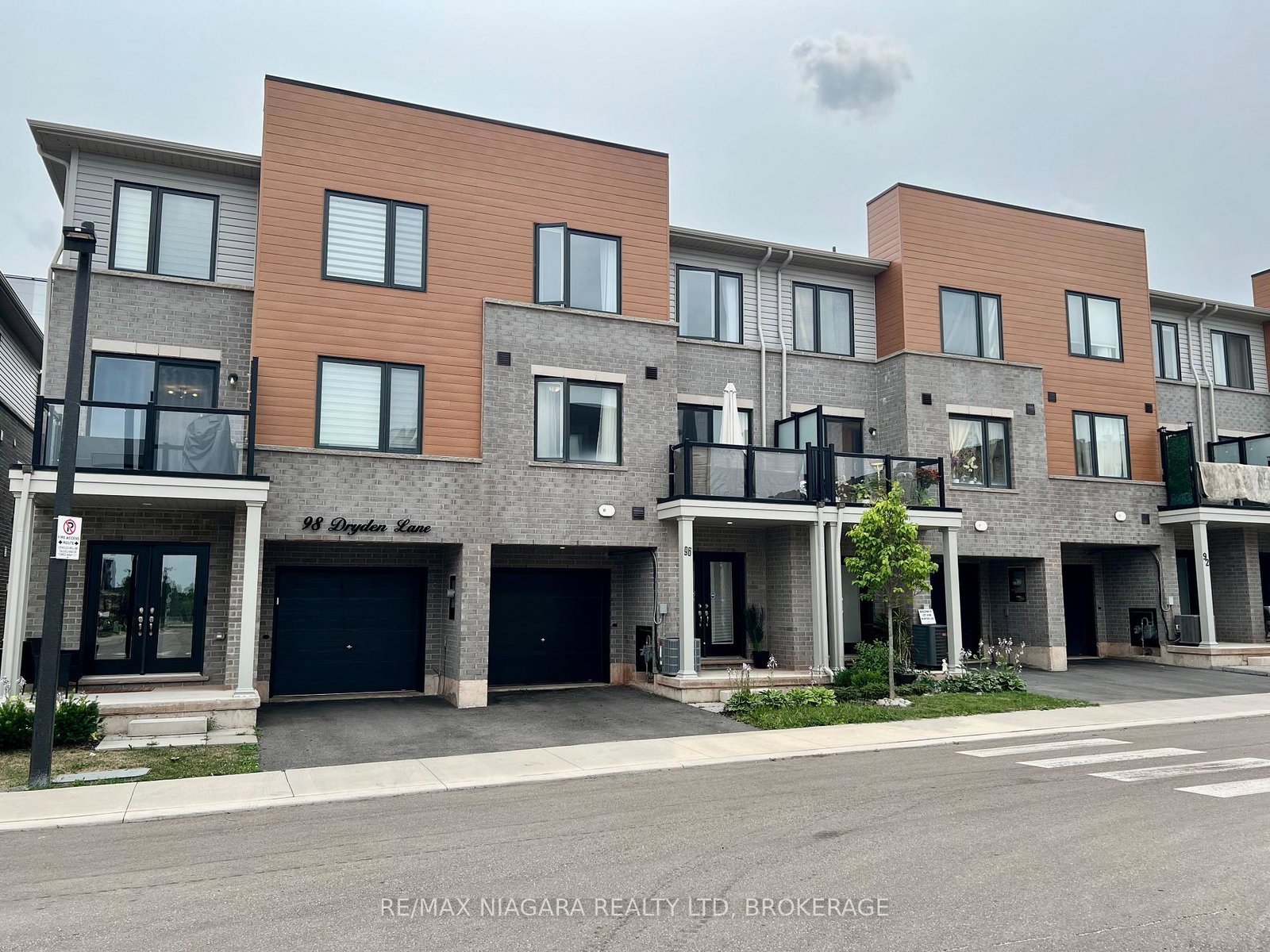 96-dryden-lane-hamilton-ontario-x13611024
