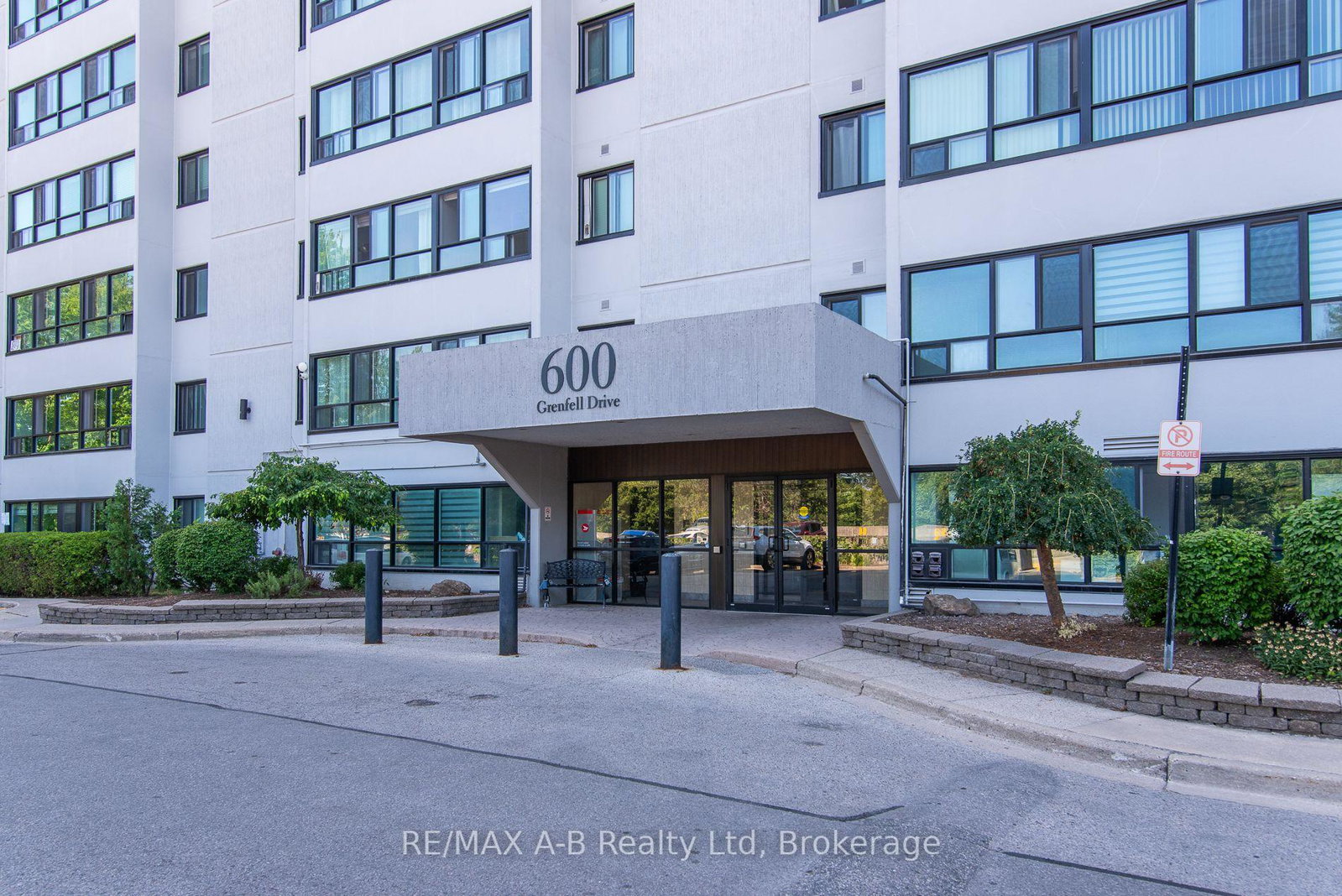 600-grenfell-drive-w-london-north-ontario-x13611392