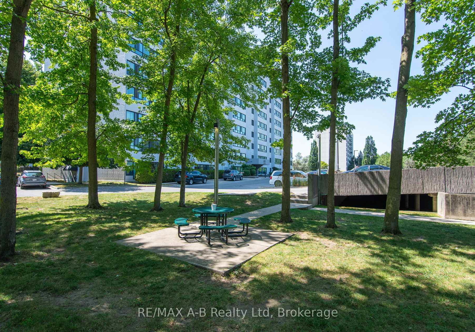 600-grenfell-drive-w-london-north-ontario-x13611392