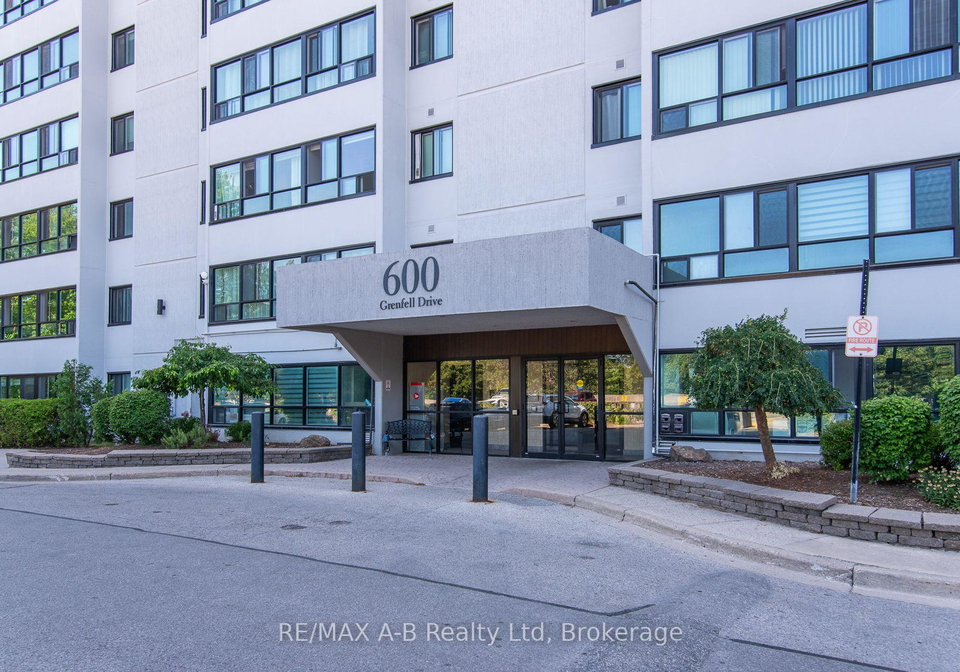 600-grenfell-drive-w-london-north-ontario-x13611392