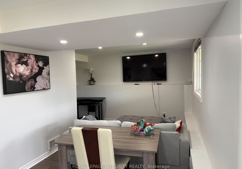 219-lucinda-crescent-ottawa-ontario-x13611576