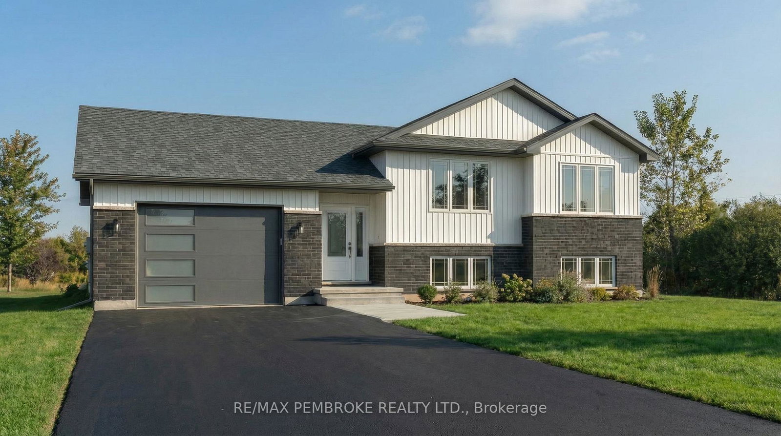 22-eddy-crescent-pembroke-ontario-x13611868