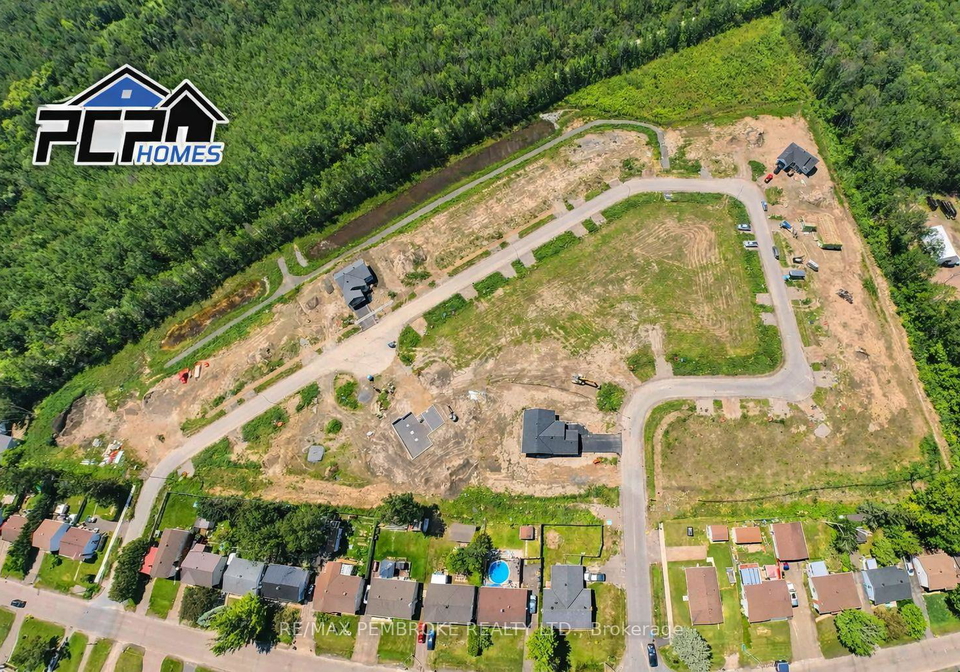 22-eddy-crescent-pembroke-ontario-x13611868