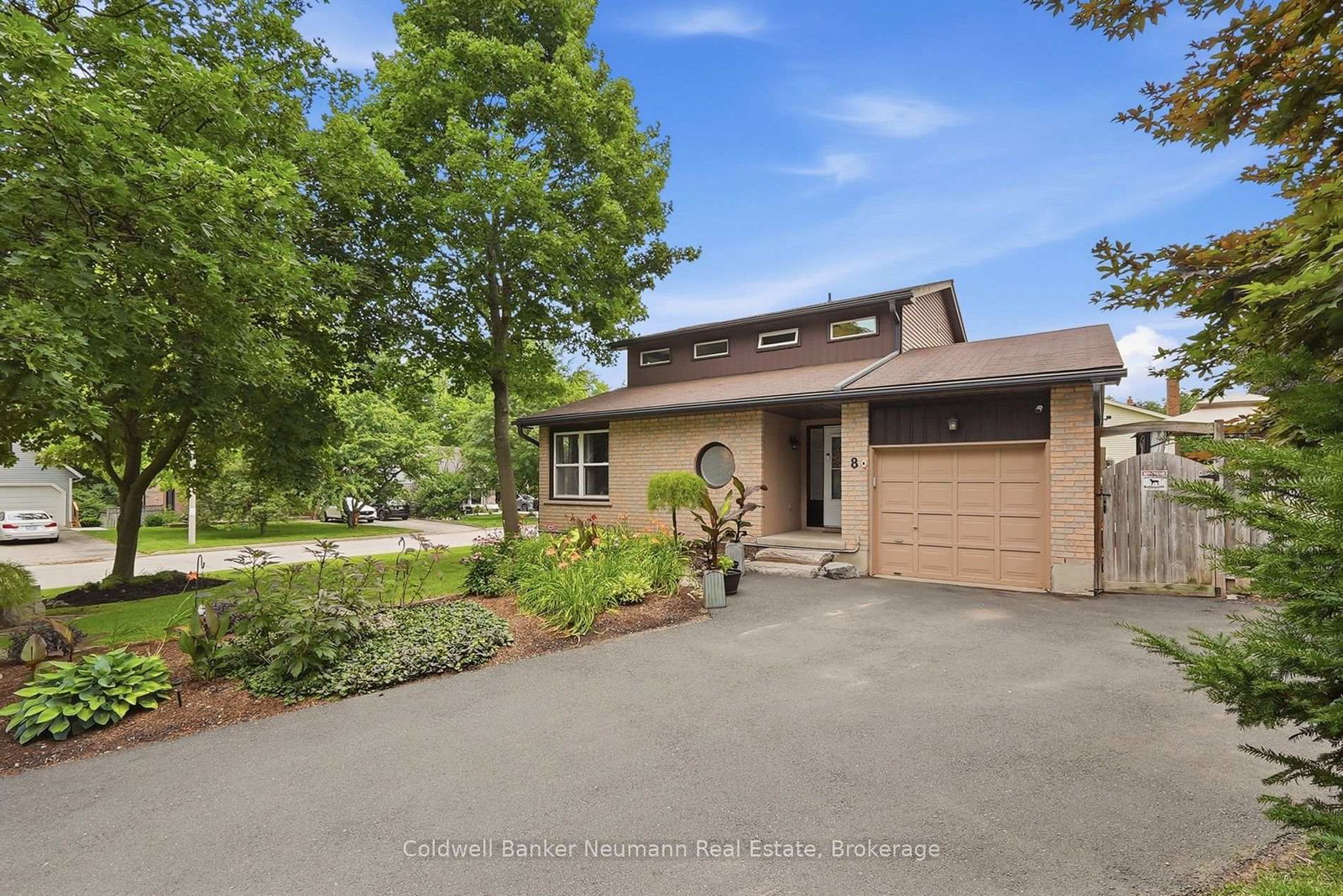 8-pickwick-place-guelph-ontario-x13613420