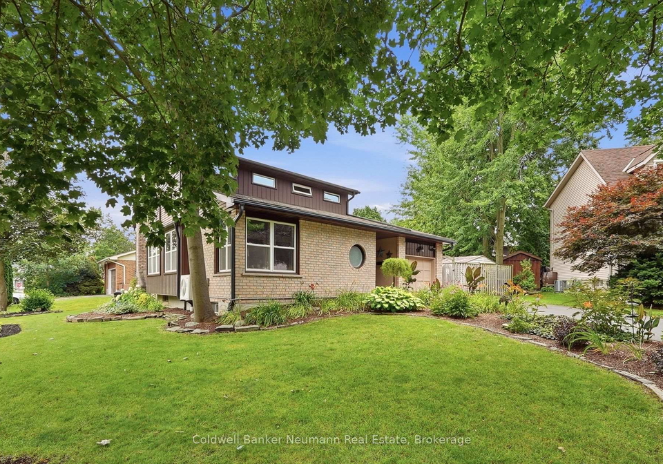 8-pickwick-place-guelph-ontario-x13613420