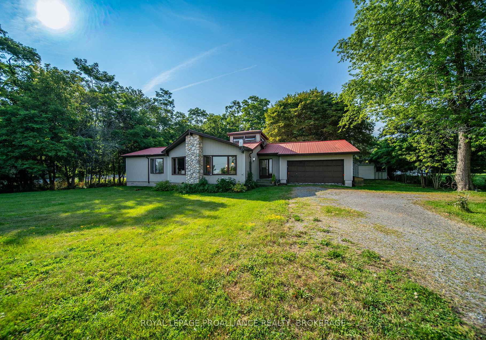 1039-96-highway-frontenac-islands-ontario-x13614136