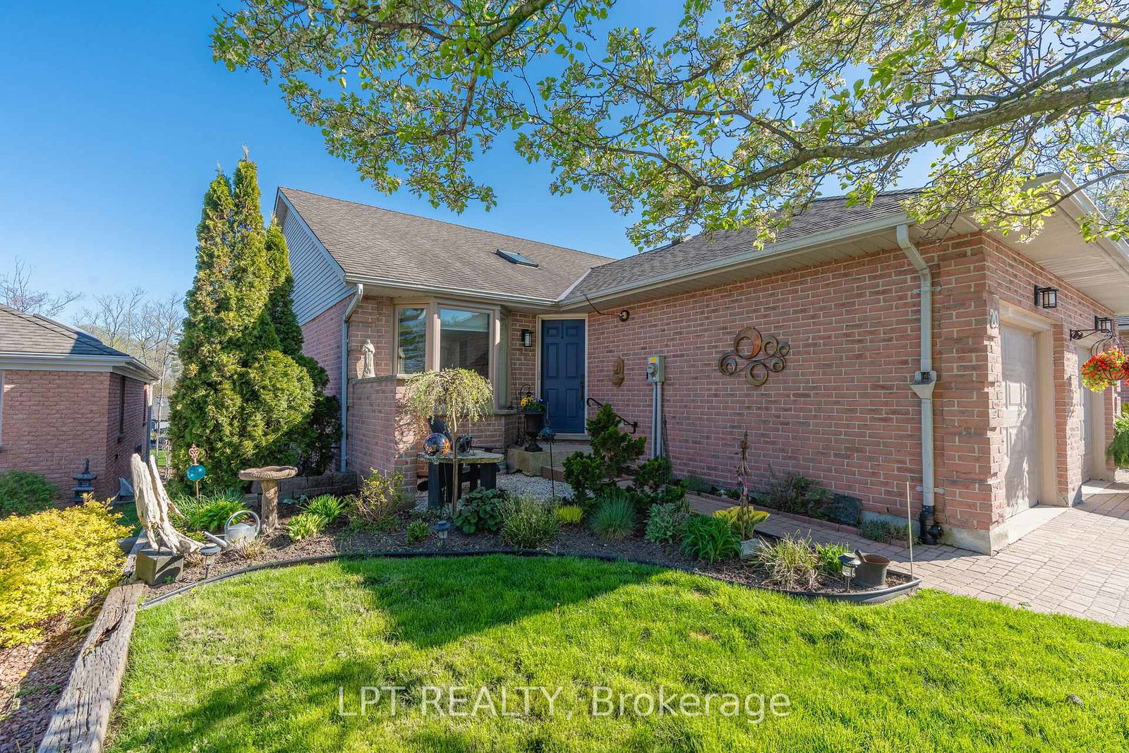 90-ontario-st-street-s-lambton-shores-ontario-x13614512