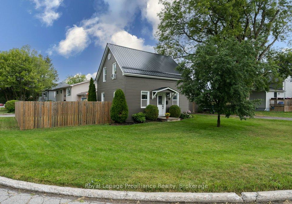 61-pelham-street-quinte-west-ontario-x13616398