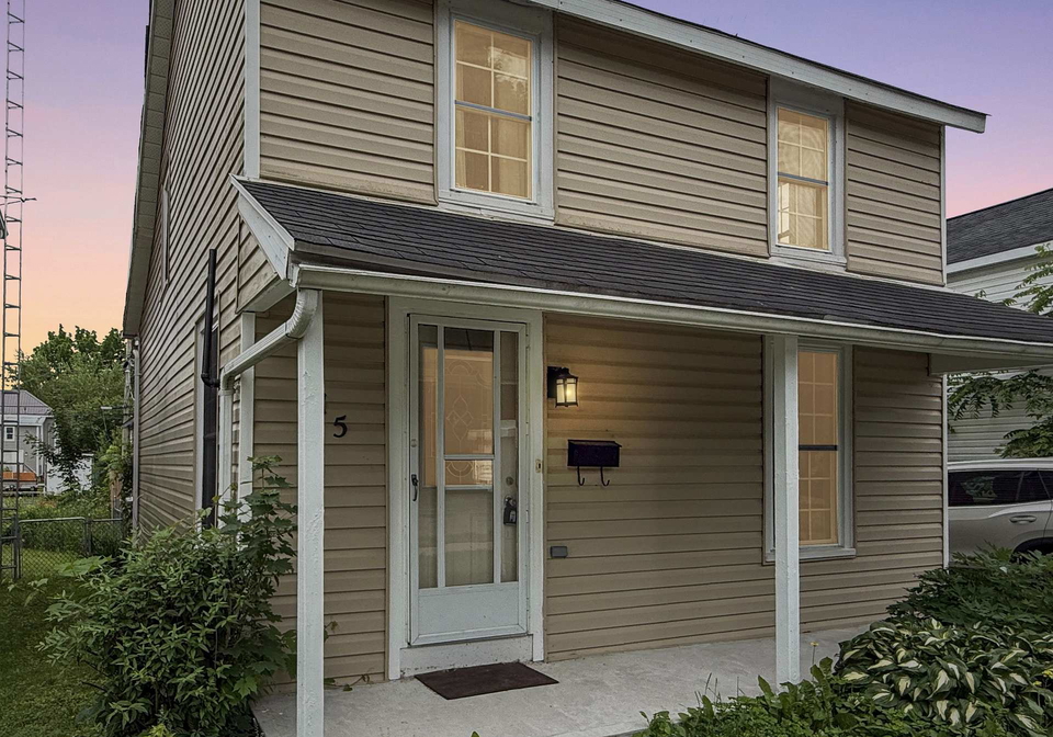 215-brock-street-gananoque-ontario-x13618254