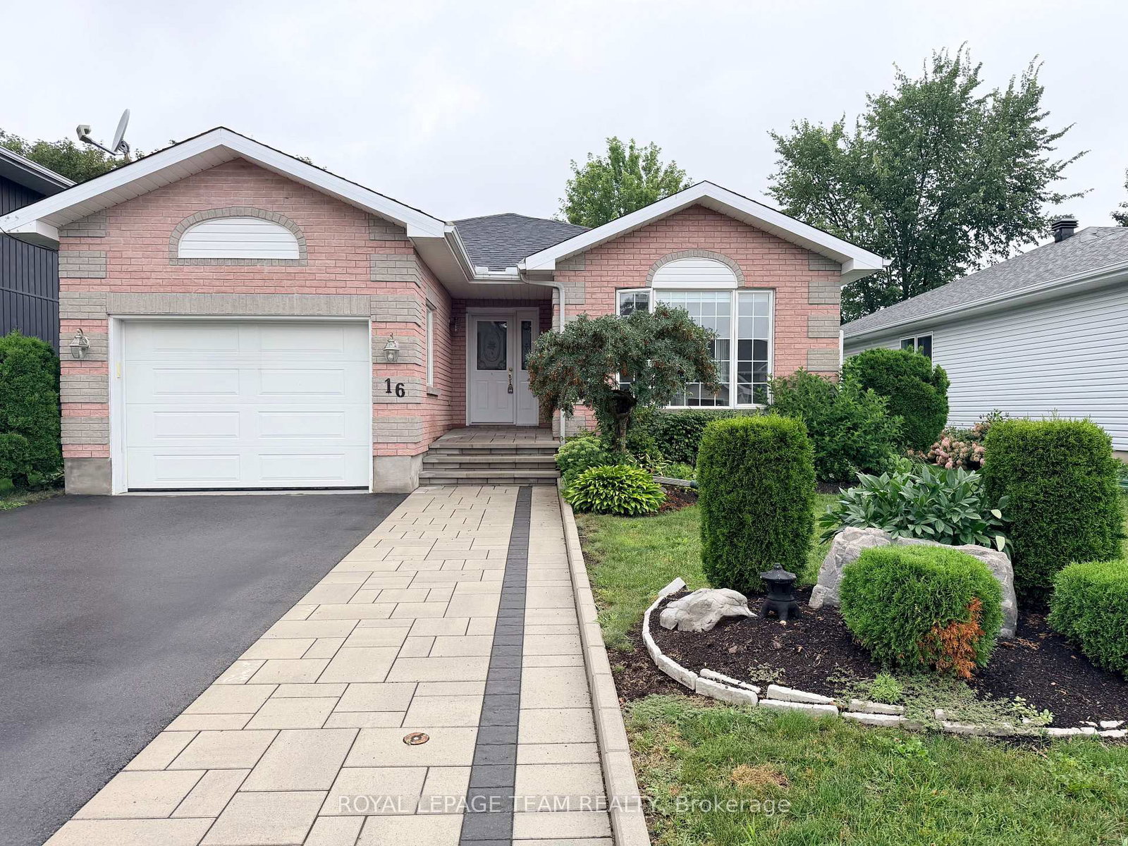 16-fairview-crescent-arnprior-ontario-x13620550