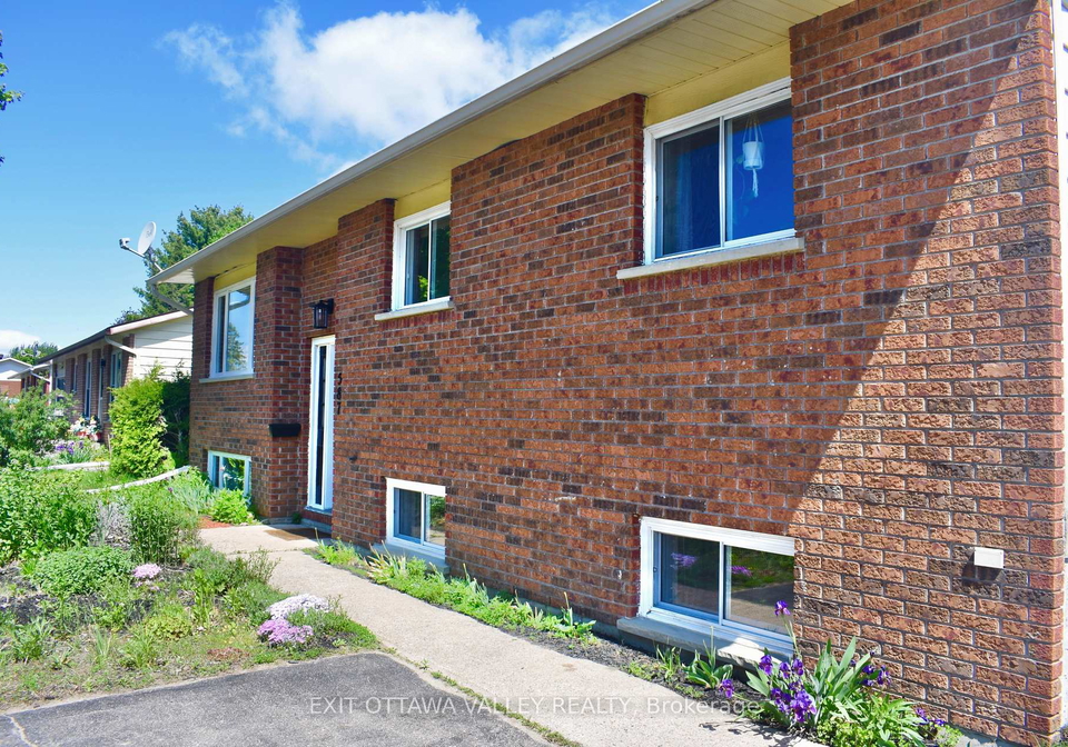 587-alfred-street-e-pembroke-ontario-x13620998