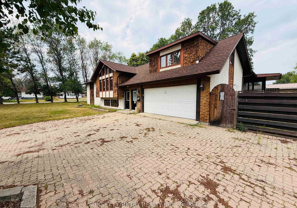 239-memorial-avenue-dryden-ontario-x13621248