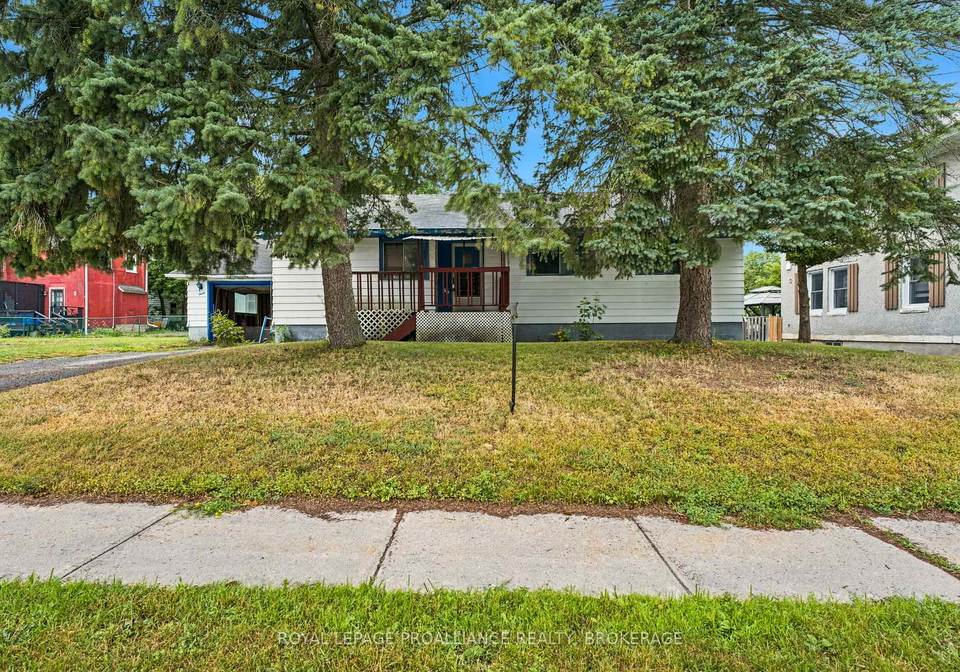 30-elm-street-gananoque-ontario-x13621546
