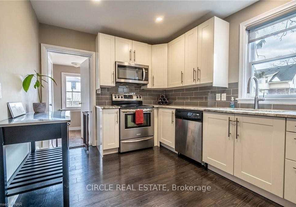 4-chelsea-street-st-catharines-ontario-x13621652