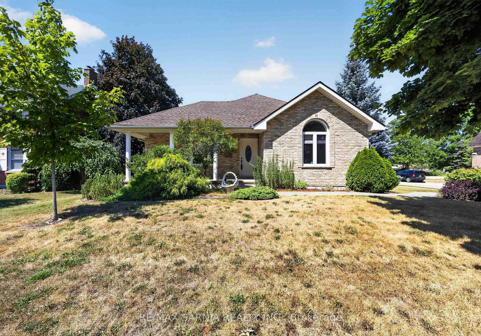 22-main-street-s-lambton-shores-ontario-x13621662