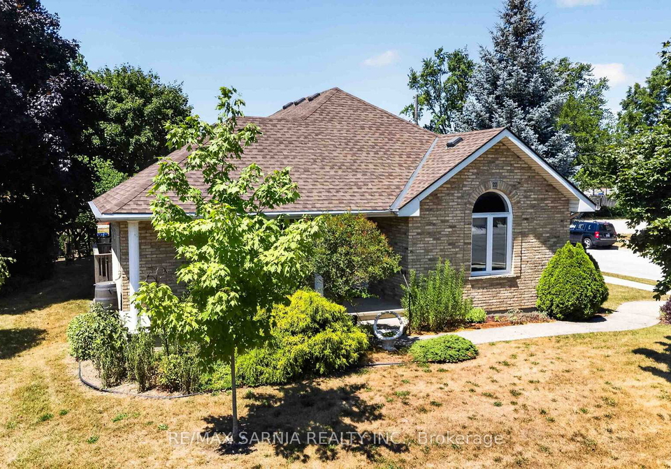 22-main-street-s-lambton-shores-ontario-x13621662