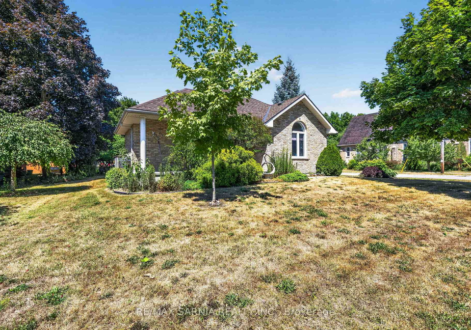 22-main-street-s-lambton-shores-ontario-x13621662