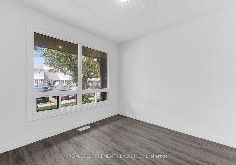 100-brownleigh-avenue-welland-ontario-x13623390