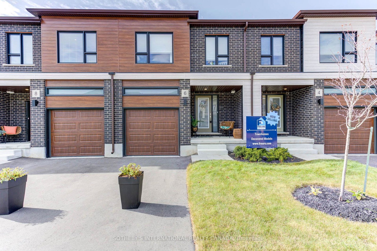 18-oak-forest-common-cambridge-ontario-x13623430