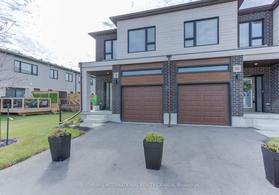 72-bur-oak-common-cambridge-ontario-x13623438