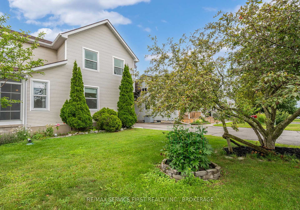 53-mckeown-crescent-loyalist-ontario-x13623958
