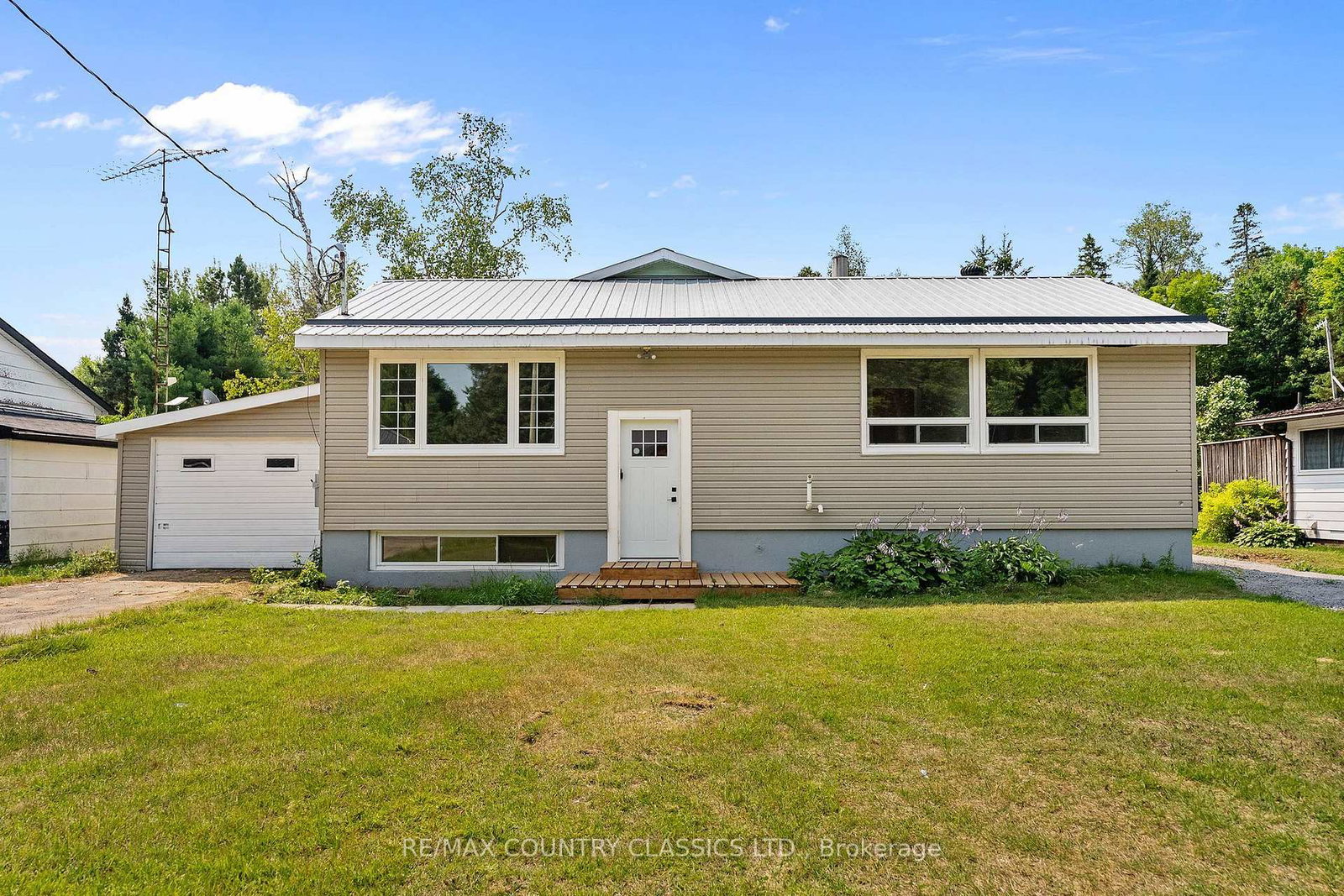 1043-estates-road-highlands-east-ontario-x13624152