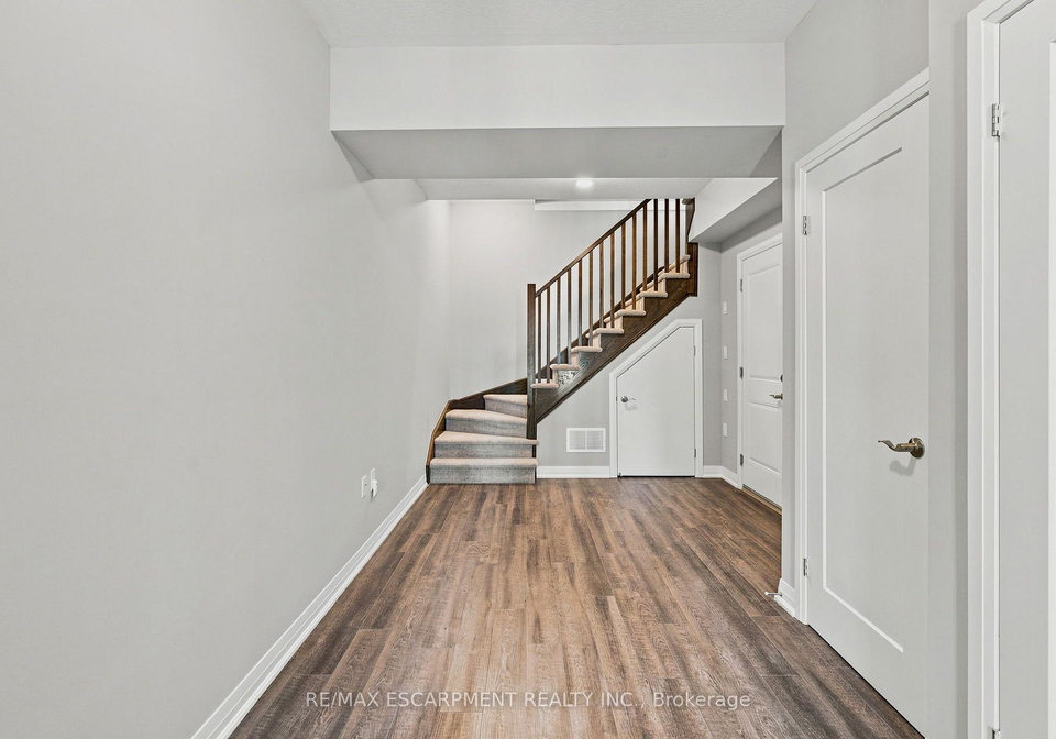 13-aqua-lane-hamilton-ontario-x13624456
