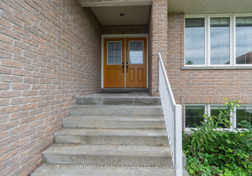 28-freedom-crescent-quinte-west-ontario-x13625342