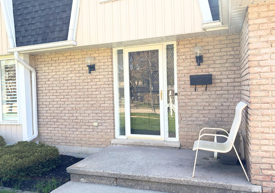 111-manor-drive-kitchener-ontario-x13626354
