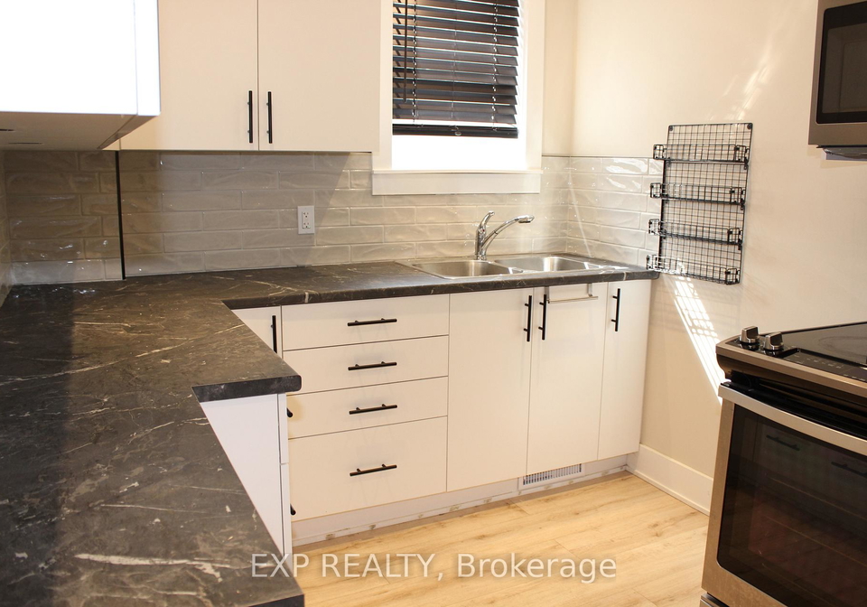 9-kent-street-smiths-falls-ontario-x13627078