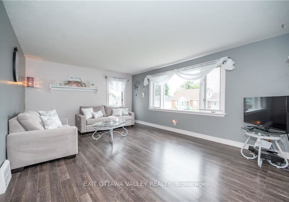 500-dominion-street-renfrew-ontario-x13627758