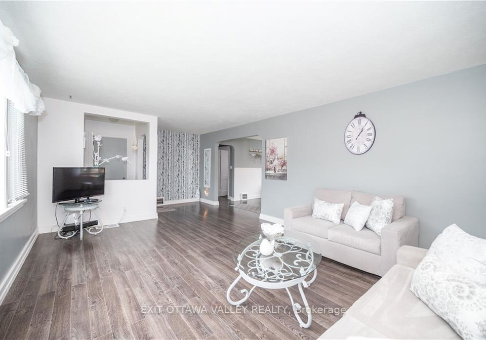 500-dominion-street-renfrew-ontario-x13627758