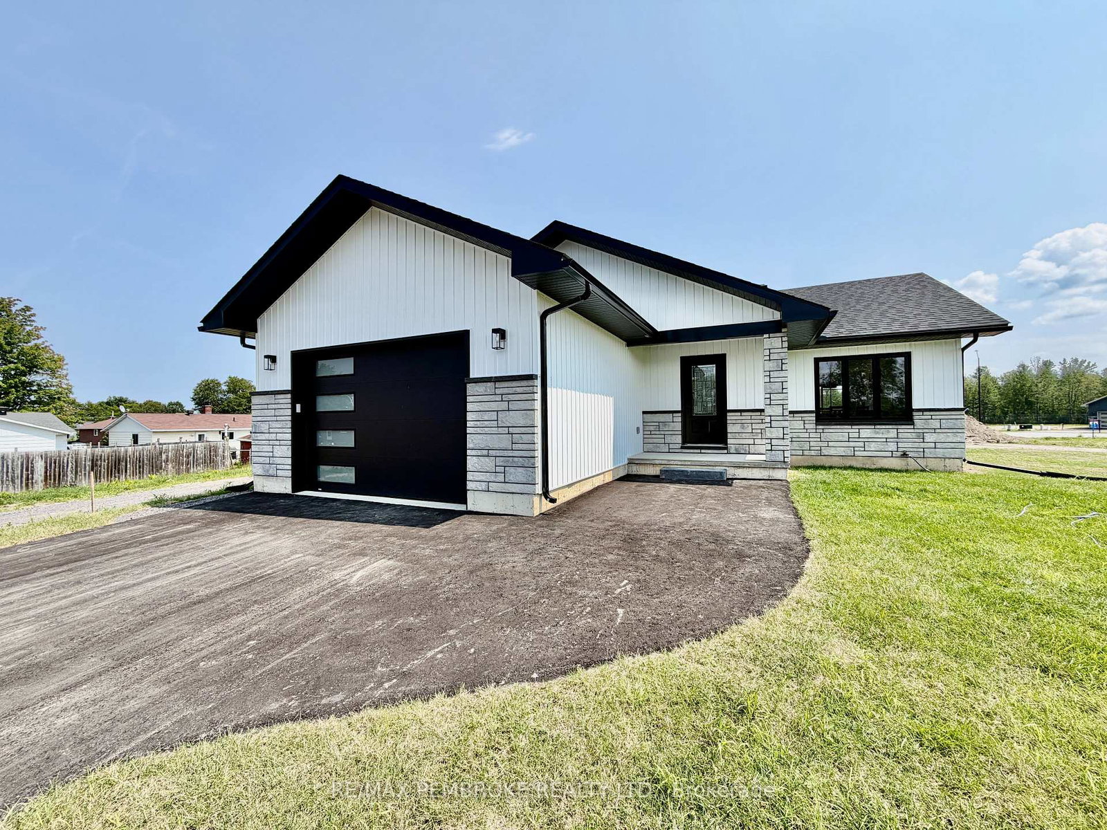 62-eddy-crescent-e-pembroke-ontario-x13628044