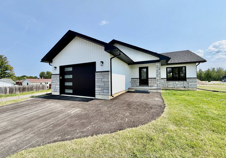 62-eddy-crescent-e-pembroke-ontario-x13628044