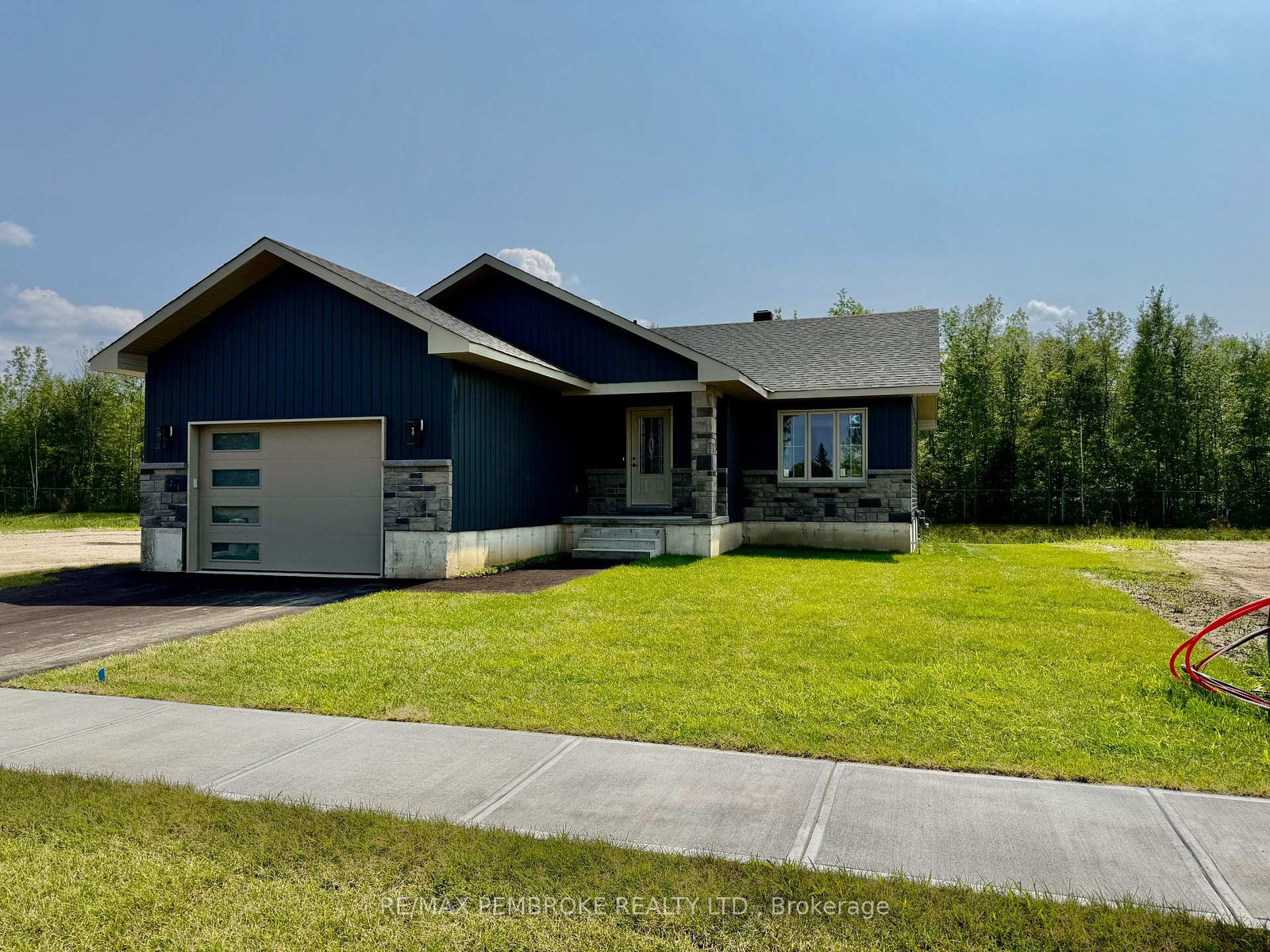 13-eddy-crescent-pembroke-ontario-x13628046